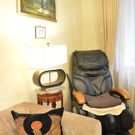 Classic Flat At Basilica Apartment *