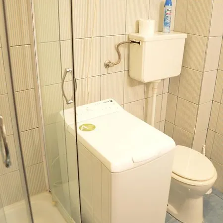 Classic Flat At Basilica Apartment