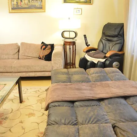 Classic Flat At Basilica Apartmán *