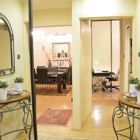 Classic Flat At Basilica Budapeste