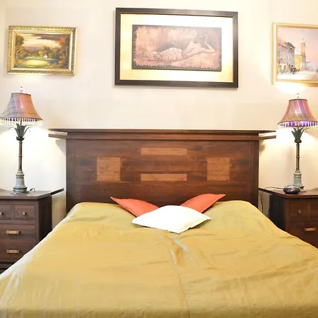 Classic Flat At Basilica